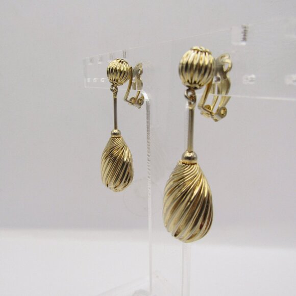 Lewis Segal Clip on Earrings - Picture 6 of 9